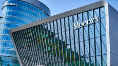 Moody’s: Γιατί αναβάθμισε τις προοπτικές της Ελλάδας αλλά όχι το αξιόχρεο