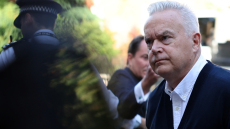 Βρετανία: Γλύτωσε τη φυλακή για την παιδική πορνογραφία ο πρώην παρουσιαστής του BBC - Πλήρωνε παιδόφιλο για να λαμβάνει υλικό