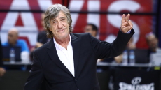 ΚΑΕ ΑΕΚ: Τίμησε τον Θωμά Μαύρο πριν το τζάμπολ με τη Φενέρ - Βίντεο 