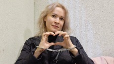 Ρωσία: Απεργία πείνας ξεκινά η δημοσιογράφος που φυλακίστηκε επειδή μίλησε κατά του βομβαρδισμού της Μαριούπολης