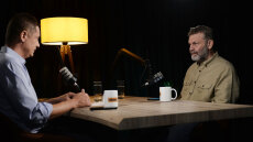 Απόστολος Γκλέτσος στην «Πρώτη Λέξη»: Αν ήμουν εκεί όταν ο Κασσελάκης μίλησε για κουκούλες, δεν θα την έβγαζε καθαρή 