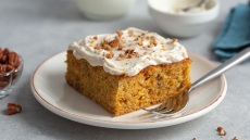 Πώς να ψήσετε κέικ και μπισκότα χωρίς αυγά με 3 τρόπους