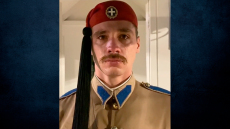 Εύζωνας έβαλε τα κλάματα στην τελευταία υπηρεσία του - «Όλη η Ελλάδα κρύβεται στα δακρυσμένα μάτια του»