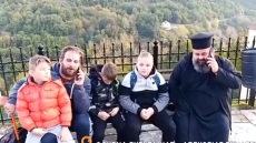 Ευρυτανία: 100 οικογένειες ανταποκρίθηκαν στο κάλεσμα ιερέα να μετακομίσουν σε χωριό - «Θέλουμε βοήθεια» λέει ο πατήρ Κωνσταντίνος