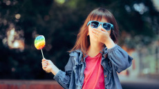 Καρκίνος Παχέος Εντέρου: Μια παιδική λοίμωξη «υπεύθυνη» για την αύξηση σε νέους – Δύο ειδικοί εξηγούν