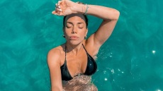 Κρυσταλλία: Ο καλός καιρός έκανε την τραγουδίστρια να αναπολήσει τις βουτιές της με μπικίνι στη θάλασσα