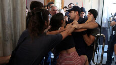 Γεωργιάδης: Ανάρτηση για την εισβολή ομάδας ατόμων σε εκδήλωση του ΕΜΠ - Βίντεο