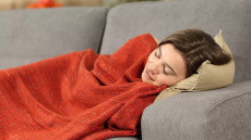 Αϋπνία: Η νέα μόδα στο TikTok που υπόσχεται ότι θα κοιμηθούμε σαν μωρά – Να τη δοκιμάσουμε;