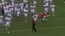 NFL: Τσιρλίντερ της ομάδας του Όμπερν «κατεδάφισε» παίχτη της αντίπαλης ομάδας