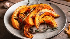 Κολοκύθα με φασκόμηλο και σκόρδο στη φριτέζα αέρος σε 15’