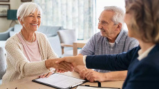 Ασφαλιστήριο: Παρά τις συνεχείς αυξήσεις, υπάρχει τρόπος να παραμείνετε ασφαλισμένοι και στη συνταξιοδότηση