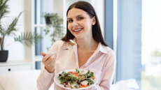 Ένας είναι ο τρόπος να φτάσει φρέσκια η σαλάτα στο πιάτο μας – Να έρθει κατευθείαν από το περιβόλι