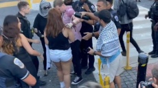 ΗΠΑ: Διαδηλωτής επιχείρησε να αυτοπυρποληθεί έξω από τον Λευκό Οίκο - Δείτε βίντεο 