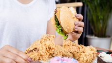 Διατροφή και Ψυχολογία: Πώς η κακή διατροφή επηρεάζει αρνητικά τη ψυχολογία μας