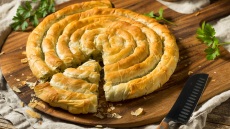 «Πάμε supermarket»: Ψωνίζουμε κατεψυγμένα σφολιατοειδή και πίτες