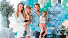 Η Οδύσσεια δύο παιδιών ανάμεσα στη μάνα Playmate και τον πατέρα κροίσο