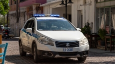 Θεσσαλονίκη: 40χρονη έριξε μπουνιά σε ιδιοκτήτρια ουζερί επειδή την έδιωξε από το μαγαζί - Επιτέθηκε και σε δύο θαμώνες