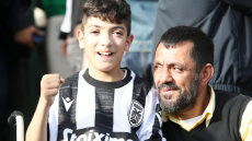 Ο μικρός Γιάννης επέστρεψε στη Θεσσαλονίκη και δηλώνει: Είμαι έτοιμος να εκτελέσω πέναλτι στην Τούμπα - Δείτε βίντεο