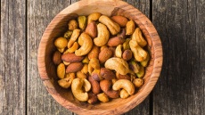 Οι πιο νόστιμοι πικάντικοι ξηροί καρποί, έτοιμοι σε 15′