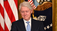 Στο νοσοκομείο με πυρετό ο πρώην πρόεδρος των ΗΠΑ Μπιλ Κλίντον 