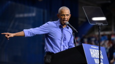 ΗΠΑ: Ο Μπαράκ Ομπάμα επέκρινε τις πολιτικές Τραμπ μιλώντας σε προεκλογικές συγκεντρώσεις