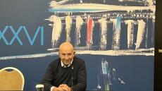 Εμάνουελ Γκριμάλντι: Αιχμές για μονοπωλιακές καταστάσεις στη γραμμή Πειραιάς-Χανιά