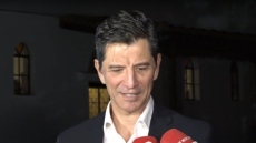 Σάκης Ρουβάς: Συγκινήθηκα και είμαι πολύ χαρούμενος, δήλωσε για τον γάμο του αδελφού του Απόστολου 
