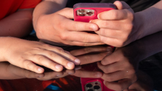 Έτοιμη η πλατφόρμα για τον γονικό έλεγχο στα κινητά των ανηλίκων - Θα μπορούν να μπλοκάρουν σελίδες, λέξεις κλειδιά και βίντεο