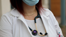 Πέθανε ανήλικη σε δομή μεταναστών στον Πειραιά - Συνελήφθη παιδίατρος για ανθρωποκτονία από αμέλεια