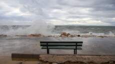 Καιρός Πρωτομαγιά: Ισχυροί άνεμοι μέχρι και την Πέμπτη, άστατο σκηνικό με βροχές και πτώση θερμοκρασίας 