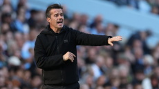 Μάρκο Σίλβα: Στάθηκε δίπλα σε παλαίμαχη της Φούλαμ που κατήγγειλε σεξουαλική επίθεση από τον πρώην ιδιοκτήτη του συλλόγου