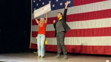 Έλον Μασκ:  Έδωσε στην Πενσιλβάνια το δεύτερο 1 εκατ. σε ψηφοφόρο - «Ελπίζω να μην με πυροβολήσουν»