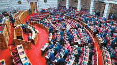 Bουλή: «Σκηνικό κουρελού» με δέκα Κοινοβουλευτικές Ομάδες -Τι παίζει με εκλογικό νόμο και όριο 4-5%