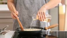 Μαγειρεύουμε με κρασί: Όλα τα μυστικά για φουλ άρωμα και γεύση