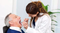 Καρκίνος στοματοφάρυγγα: Ογκολόγος προειδοποιεί για τη σεξουαλική πρακτική που πολλαπλασιάζει τις πιθανότητες νόσου