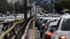 Αυτοκίνητο ανετράπη στη λεωφόρο Βάρης-Κορωπίου - Αυξημένη η κίνηση προς Κορωπί
