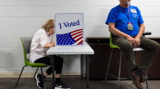 Δικαστήριο στη Βιρτζίνια απαγόρευσε τη διαγραφή ψηφοφόρων από τους καταλόγους πριν από τις εκλογές