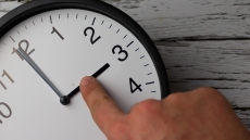 Αλλαγή ώρας 2025: Ποτέ τον Οκτώβριο γυρνάμε τα ρολόγια μας μία ώρα πίσω 