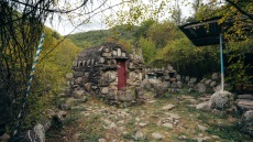 Το πέτρινο ξωκλήσι του Αγίου Πνεύματος: Ένα αριστούργημα λαϊκής τέχνης στην καρδιά του Παρανεστίου