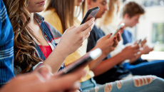 Η απαγόρευση των κινητών στα σχολεία της Ολλανδίας βελτίωσε τη συγκέντρωση των μαθητών