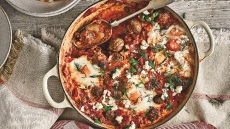 Κεφτεδάκια κοκκινιστά με αυγά και μασκαρπόνε