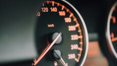 MyCar - Τέλη κυκλοφορίας 2025: Πότε αναρτώνται - Οι τιμές για όλα τα αυτοκίνητα