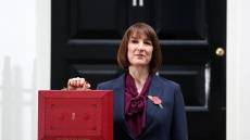 Βρετανία: Αυξήσεις στους φόρους φέρνει ο πρώτος προϋπολογισμός των Εργατικών