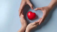 «Το πένθος των συγγενών μας συμπαρασύρει» – Μια Συντονίστρια Μεταμοσχεύσεων μιλά στο ygeiamou