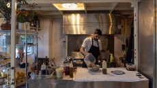 Η Ταβέρνα των Φίλων, ένα χρόνο μετά