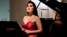 Χριστιάνα Αλωνεύτη: Ποια είναι η ηθοποιός που υποδύεται τη νεαρή Μαρία Κάλλας 