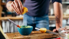 Πώς να ξεχωρίσετε ποια λεμόνια είναι πιο χυμώδη 