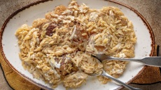 Μανέστρα με μοσχάρι, πράσο και φρέσκια ματζουράνα