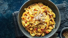 Φέρνει υπνηλία η καρμπονάρα; - Τι απαντά η επιστήμη