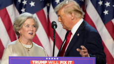 Ντόναλντ Τραμπ:  Επέλεξε την πρώτη γυναίκα προσωπάρχη στον Λευκό Οίκο - Ποια είναι η Σούζι Γουάιλς